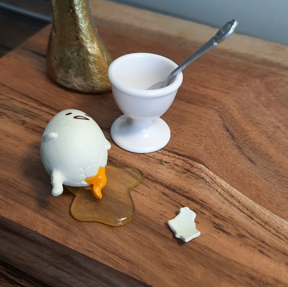 GUDETAMA Collectible "Check Before You Crack" - Picture 3 of 16